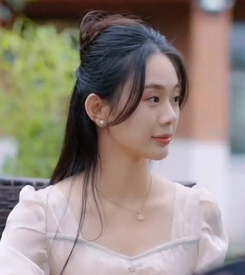 假千金抱上豪门老公大腿 第01集